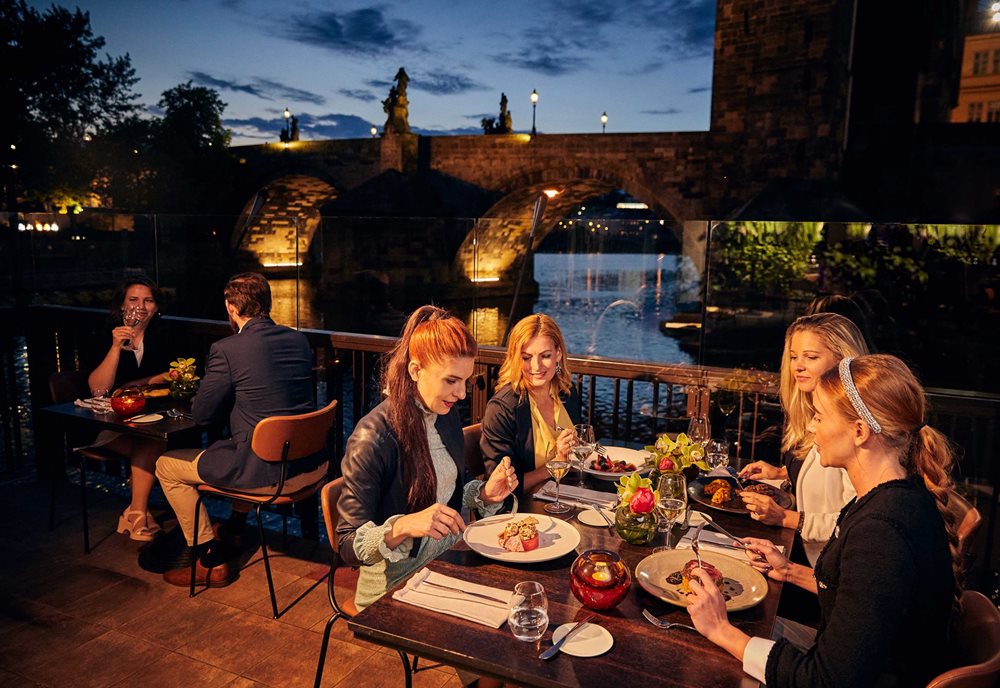 Restaurant Mlýnec Overlooking the Charles Bridge Mlýnec Restaurant