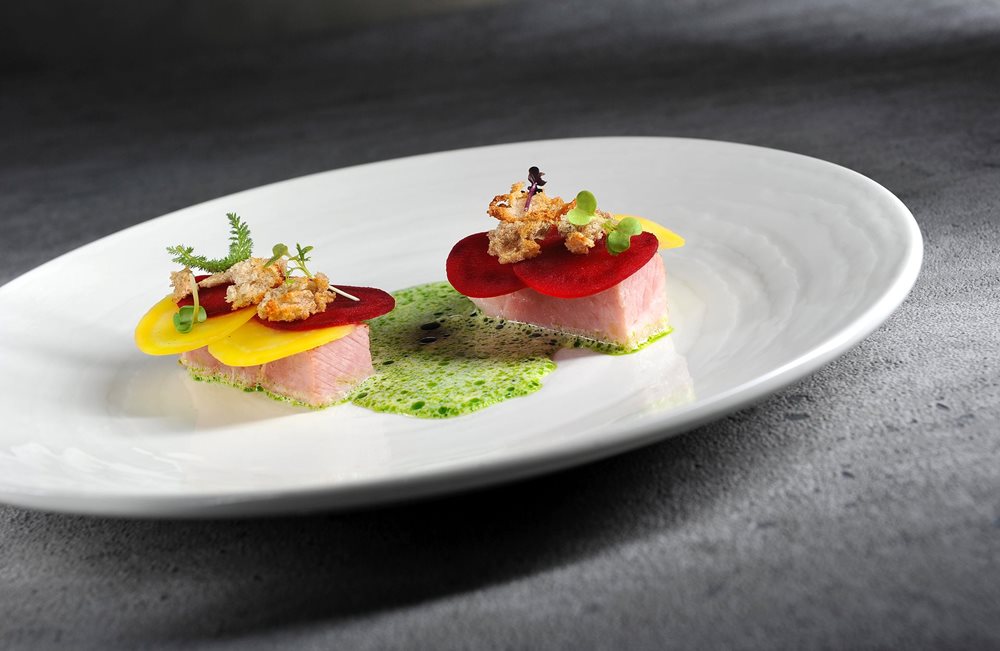 Pražská šunka, řepa, křen, kmínový chléb 